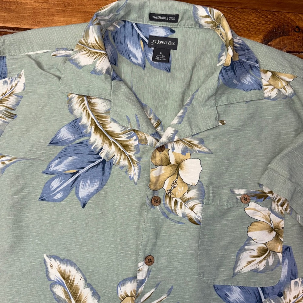 St Johns Bay Button Up Shirt Mens XL Green Floral Silk Hawaiian SS Loop Collar